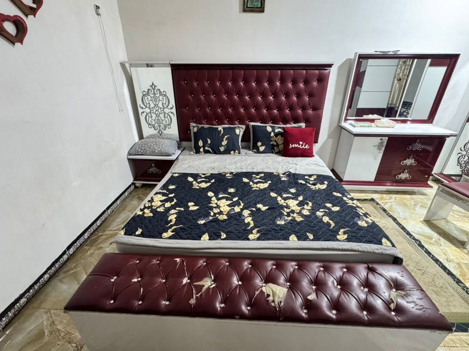 للبيع: غرفة نوم تركي – 9 قطع (درجة أولى)
📍 الموقع: النجف – حي العسكري

💰 السعر: 1,200,000
📞 رقم الهاتف: ***********

* استخدام نظيف.
* النظافة: 70%.
* بيها 3 جرارات فقط تحتاج تبديل سكة.

الأبعاد:

🔹 الكنتور الكبير

* الارتفاع: 270 سم
* العرض: 240 سم

🔹 الكنتور الصغير

* الارتفاع: 200 سم
* العرض: 120 سم

🔹 المراية الطويلة

* الارتفاع: 170 سم
* العرض: 40 سم

🔹 ميز التواليت

* الارتفاع: 170 سم
* العرض: 120 سم

🔹 الطابورية

* الارتفاع: 45 سم
* العرض: 45 سم

🔹 جرباية مخزن

* الارتفاع: 165 سم
* العرض: 200 سم
* الطول: 210 سم

🔹 ميز تيب لام (عدد 2)

* الارتفاع: 165 سم
* العرض: 60 سم

🔹 مخزن الجرباية

* الطول: 200 سم
* العرض: 40 سم
