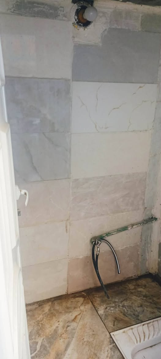 بيت البيع مساحة 100متر بي  غرفة صالة وستقبال تواليت خارجي بيت صب مسلح بيت بي ورقة طابو زراعي سند ٢٥ سعر 26ا شارع عريض مكان سبع قصو شارع ابو علي  يم حسبنية هاشم رقم *********** بغداد, العراق
