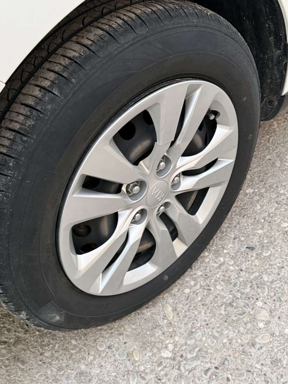 السلام عليكم 
كيا سول  وارد امريكي 
محركها 2000
موديل2021 
سيارة جديدة 
تحكم سترين بيها
تخم تاير جديد قبل شهر  بدلتها
 بدون  صبغ 
ماشية 71400 
ابل كاربلي
سنتر لوك
سيارة جديدة يعني فول
السعر 160
الرقم صاحب السيارة 

0771 260 4477
