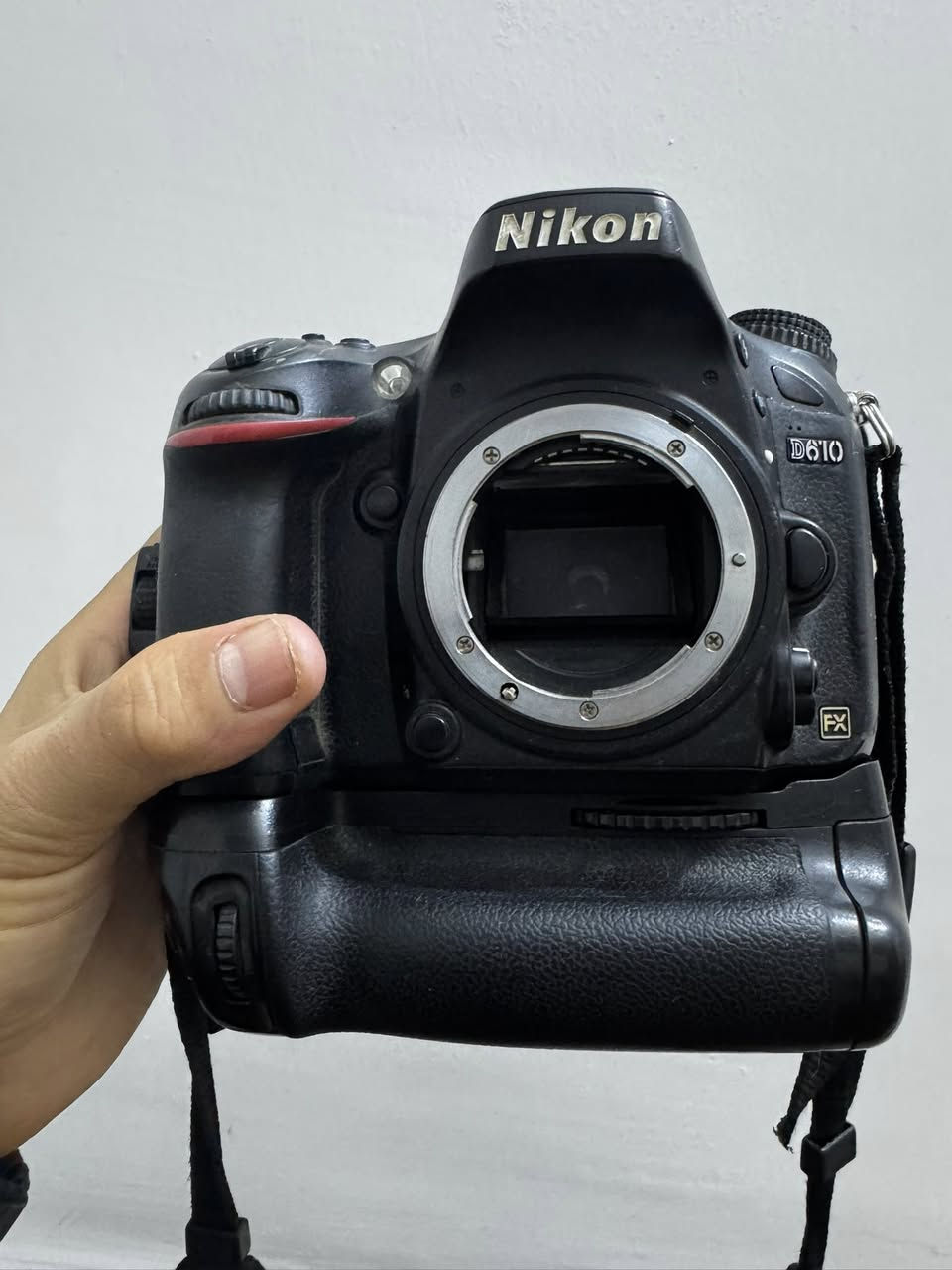 كامره نيكون 610للبيع غنيه عن تعريف  قيم واخذ  حلوه ونضيفه مكاني حله ابوغرق ‭٠٧٧٢ ٩٦٢ ٧٨٦٠‬
