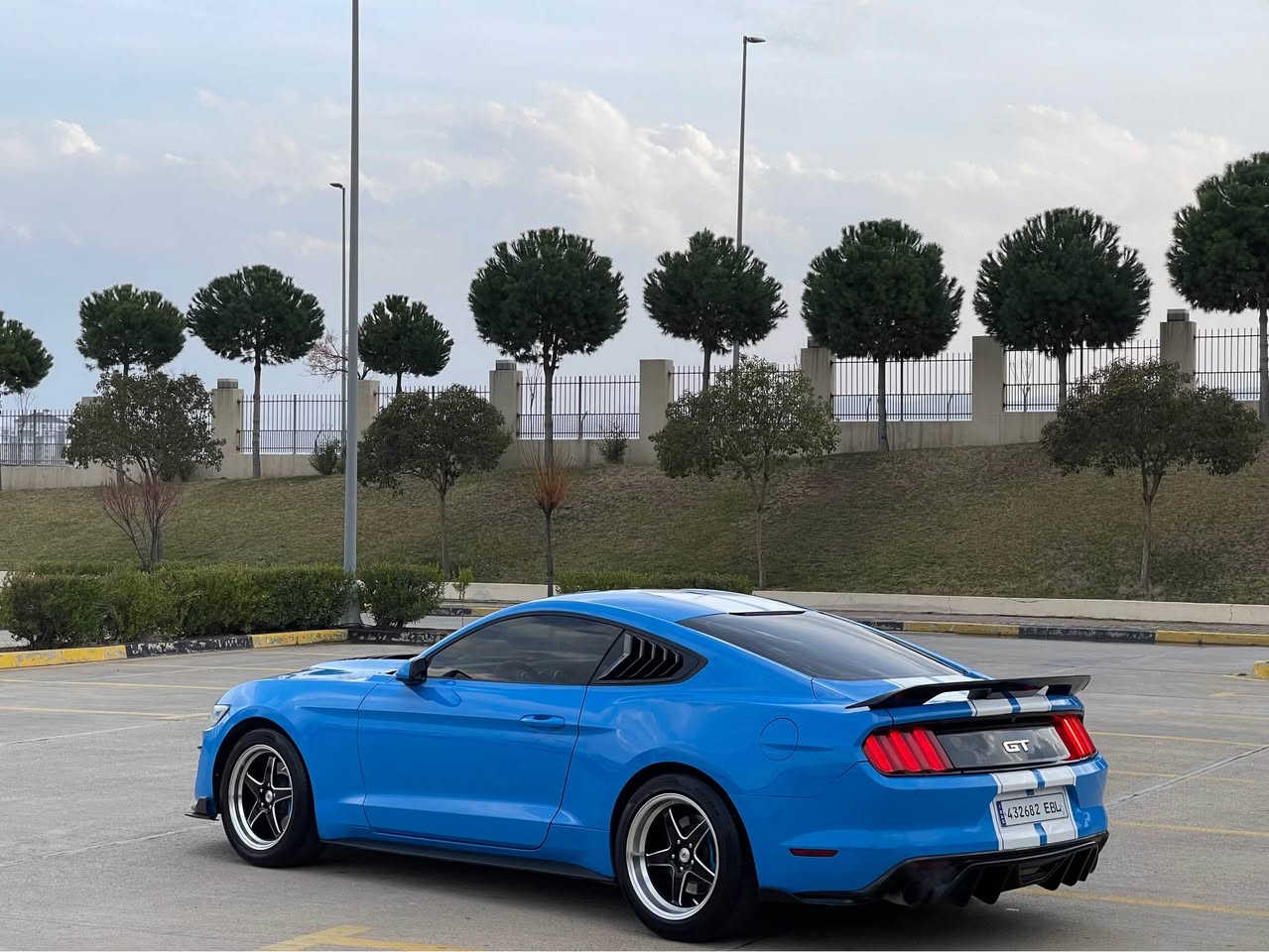 سلام عليكم

162$
***********

فورد موستنك اللون مميز سمائي 

مديل ٢٠١٧ 

V6 محرك گير شرط

حادثه امريكه 
بنيد بدون دواخل بدون ارباك
بس بونيت صبغ باقي كفاله

مواصفات عاديه

-الاضافات عليه  
شاشه تيسلا
منضومه زنون 

عدسه عين شيطان اللون ازرك

داخل كاربون فايبر

سبايدر عالي 

 عليه كزوز طرب  

سياره مبرمجه فتح سرعه وفصلات بك فاير

رقم اربيل + سياره بسم اخويه مداور ثاني يوم   

مكان سياره جمجمال سليمانيه

السعر ١٦٢ بيه مجال بسيط  
تواصل واتساب فقط  

*********** شمشمل, السليمانية
