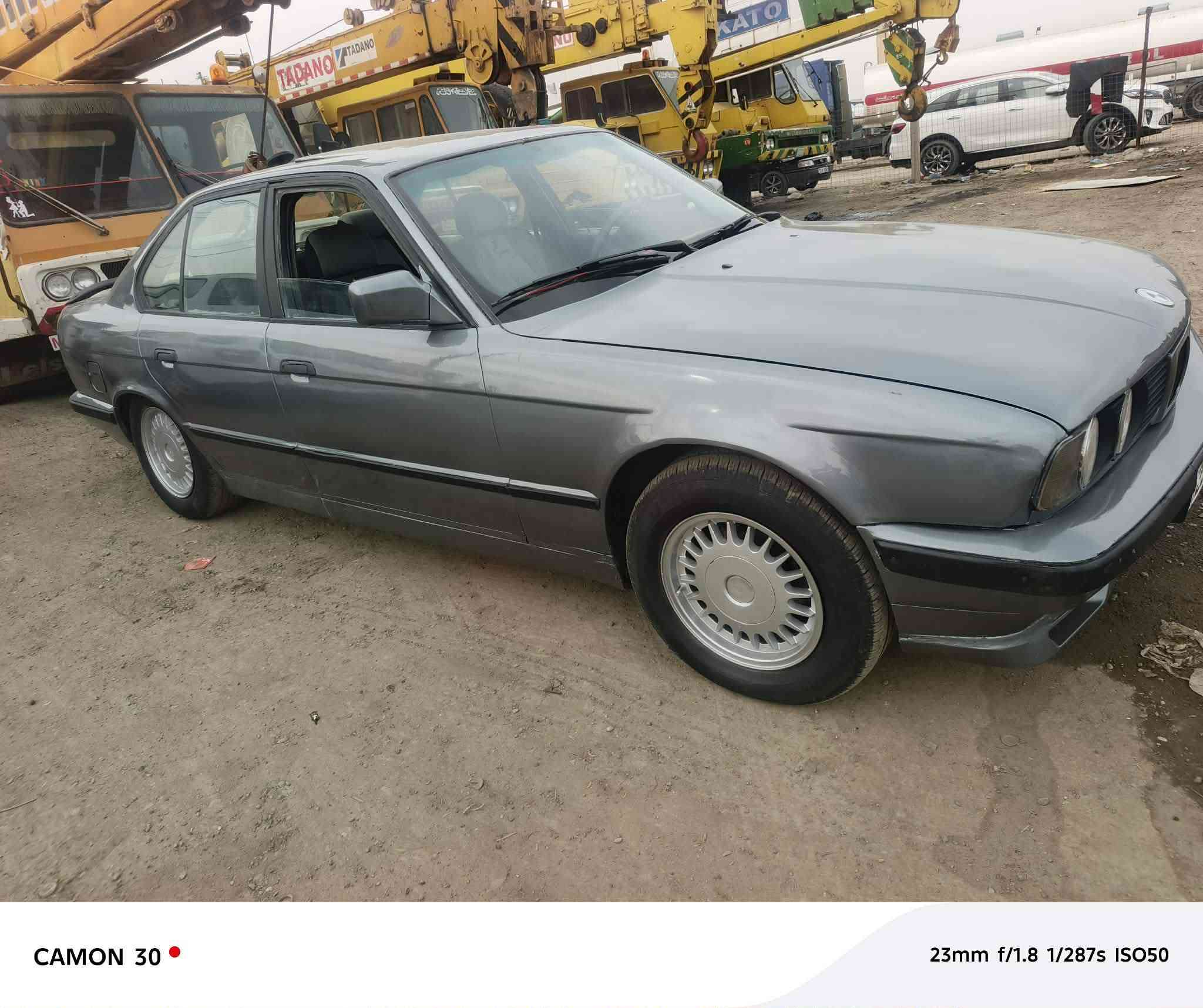 السلام عليكم 525 فل كير عادي نضيفه وجاهزة سنوية جديده سيارة صبغ جماليه فقط كامله تواير والصدر وسعرها مناسب جدا 37 وبيها مجال ***********واتساب مكانها الموصل
