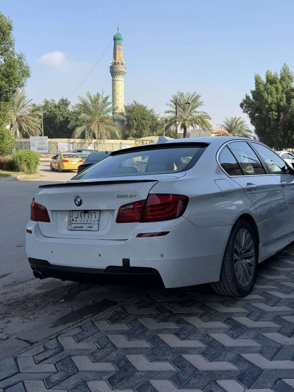 السلام عليكم 
بي ام موديل ١١ مكينه n52 ارغب مكينة بهذا الشكل سيارة عملية جدا واقتصادية وارد المانيا بدون حادث السياره صار عندي بيها صبغ باب خلفي جهة الصدر وجزء من الجاملغ الخلفي والجهة الثانيه مثل مموضح بالصوره بيها طخان ممعدلة السياره مكفولة مكينة وكير وشاصي ولغد وايرباك باسمي تحويل ثاني يوم ومكانها اليرموك والسعر 150 وبيها مجال حك الجية وارخص سعر هذا بالسوك كلة 
*********** للاستفسار
