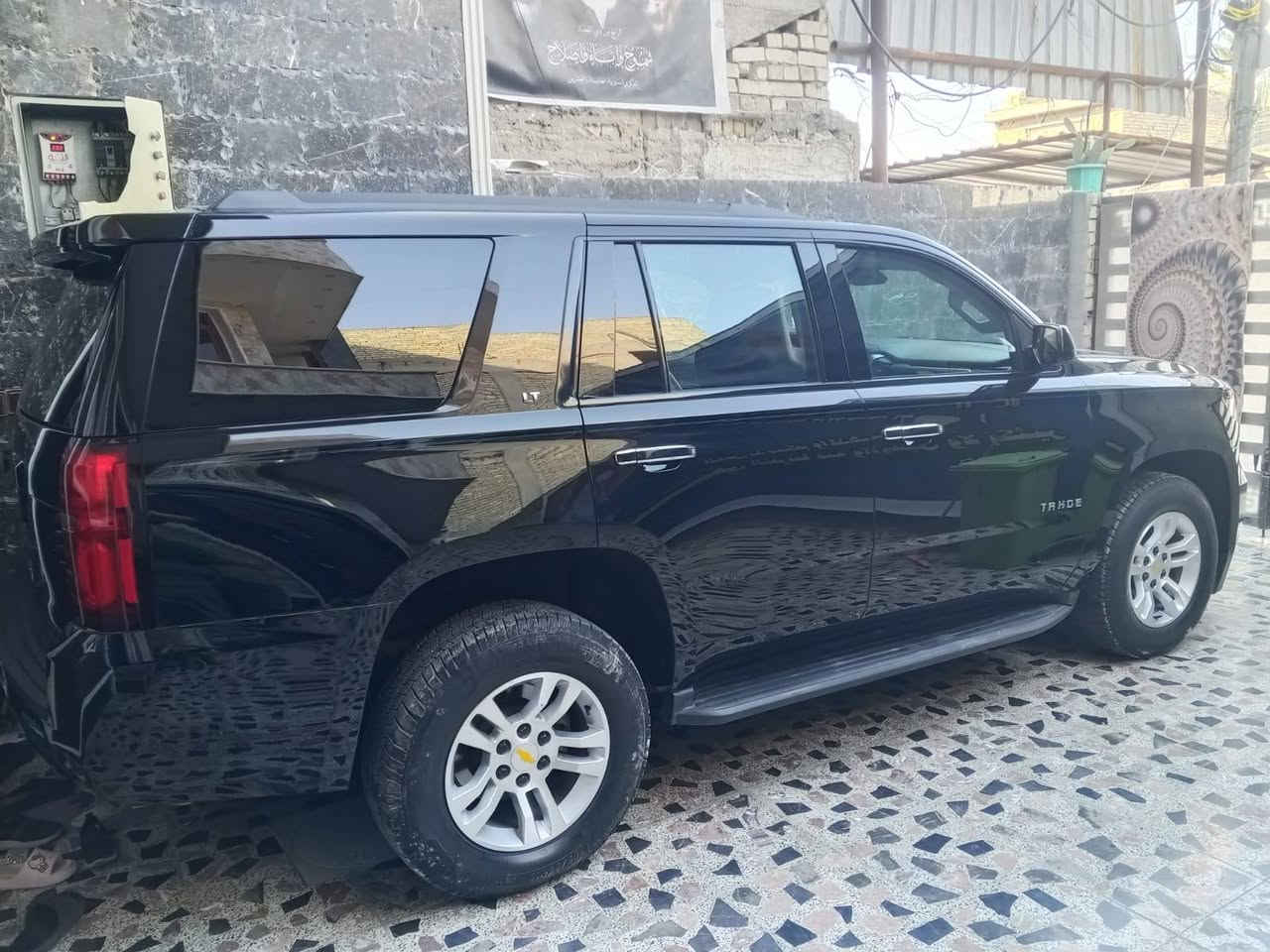 تاهو ٢٠١٧ سيارة جديده ١٧٠ ماشية حادثها موجود بالصور لا ارباك ولا شاصي ولا دواخل كله سليم رقم بغداد بأسمي 
***********
