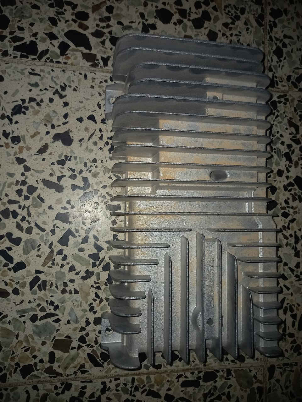 مضخم صوت مال سياره نيسان مكسيما انفينيتي G37 نيسان 7 راكب السعر 250 دولار الاتصال على هذا الرقم ***********
