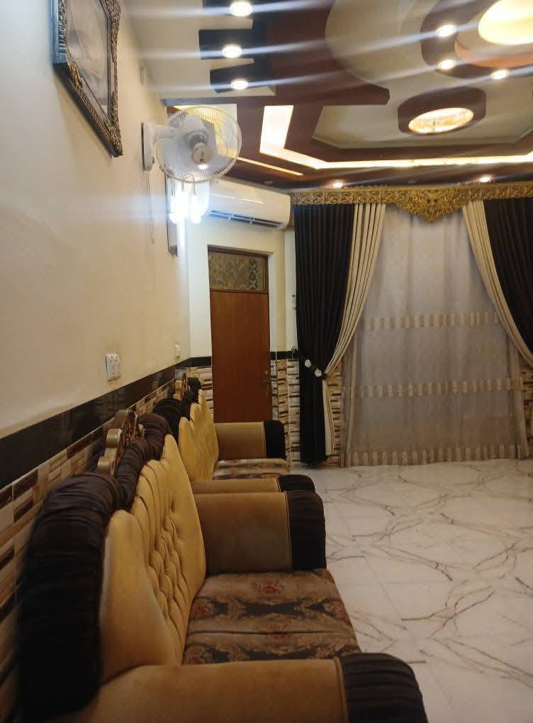 يارزاق ياالله
🏠دار سكن للبيع طابوو عثماني 

📌حي الثقافه شارع بيت ريس الجامعه خلف مطعم مندي دار يمن 

📐المساحه 200م الواجهه 10 امتـــــــار 

-----------------------

🏠 بناء طابقين حديث 

🔸مواصفات البناء 

✳️اساس كونكريت 

✳️سقف كونكريت 

✳️بناء كله طابوق 

🏠الدار مصمم بأفضل التصاميم الهندسيه الحديثه 

✨محتويات الطابق الاول:-

☘️غرفتين نوم 

☘️صاله 

☘️مطبخ 

☘️استقبال 

☘️مجمع صحيات داخليه 

☘️مجمع صحيات خارجيه 

☘️مناور وطارمه وكراج 

--------------------------------------

✨مواصفات الطابق الثاني 

🌿غرف نوم عدد 4

🌿صاله 

🌿مجمع صحيات
السعر مطلوب 190 
استفسار اكثر انتصل على رقم ***********
