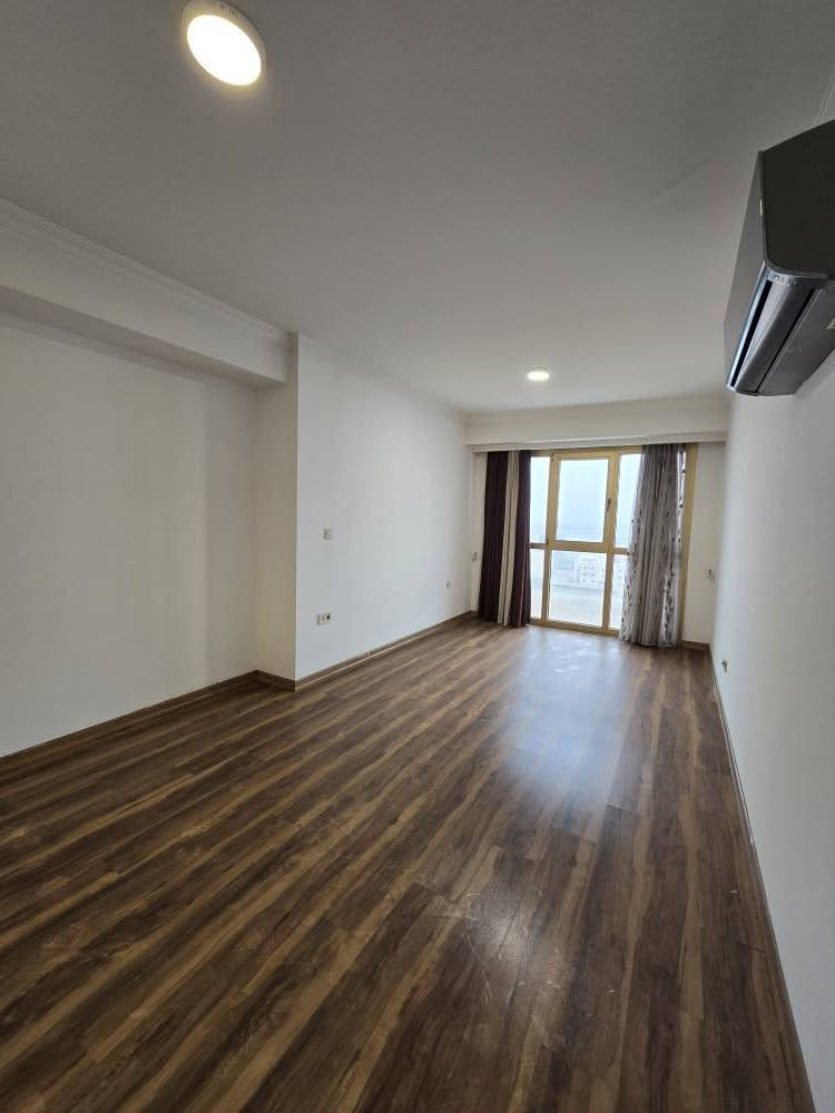 شقة الايجار في رويا تاورز ثلاث غرفتيين  و صالة فارغ 
*********** أربيل, العراق
