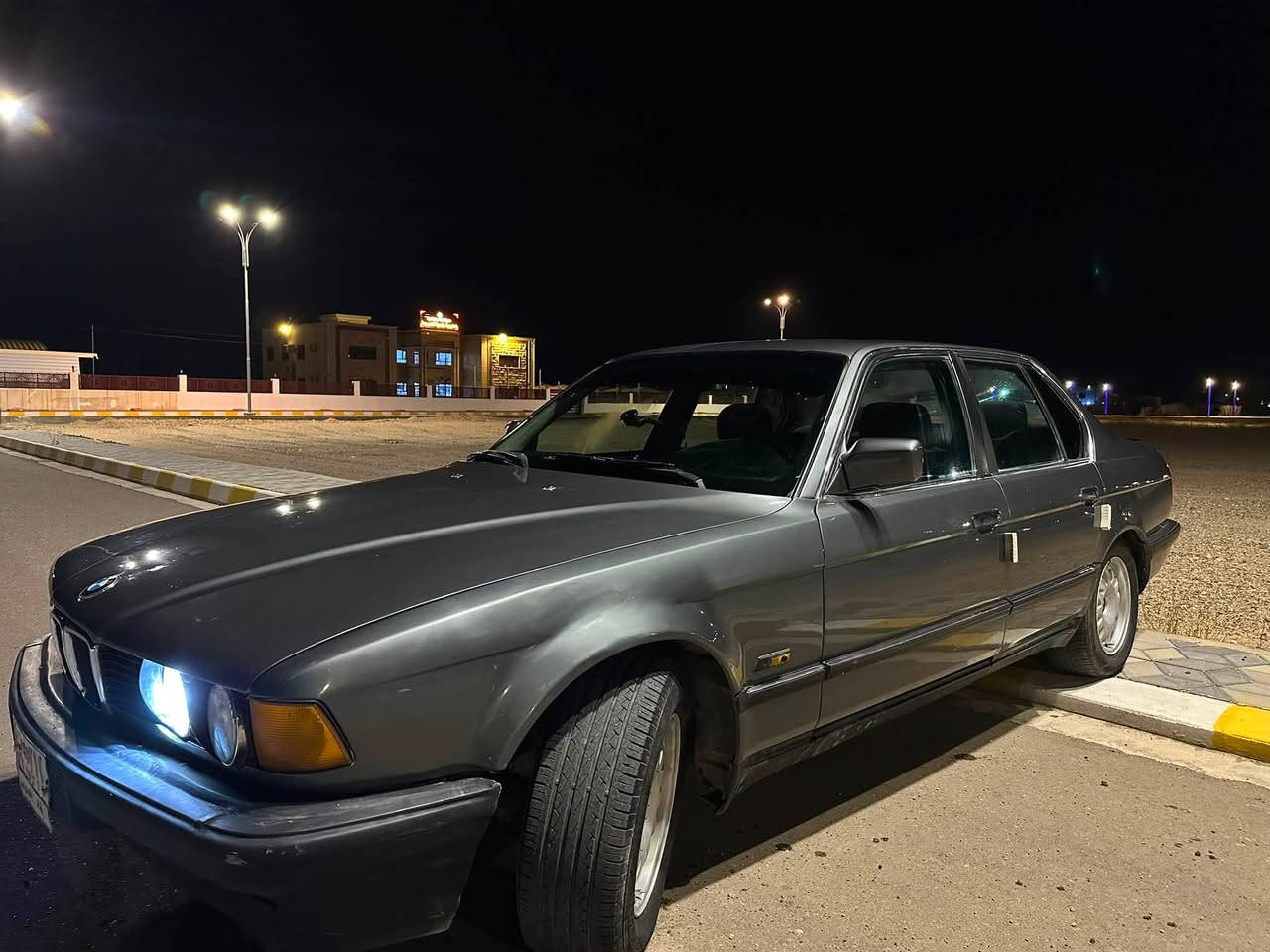بسم الله الرحمن الرحيم والصلاة والسلام على نبينا محمد 
BMW 735 
رقم بغداد الماني شروط التحويل ما تأخذ السيارة إذا ما احولك 
السيارة معمرة ومتعوب عليها 
صدر كير محرك تبريد مكفولة كفالة من كلشي 
تخم تيارات جديدة
المحرك معمر على آآخر حبة 
الگير مشدود جديد 
الصدر مشدود كلة بوش اصلي 
التبريد ثلج ما ناقص ولا حبة كمبريسر بريڤا يعني انسى الصيف 
نضافة الغرفة 95
صاج دبل جكمجة 
تدفئة كشنات
مصبوغة عام جمالية صبغ درجى أولى 
بيها ضربة قديمة بالجنطة فقط 
بدون خياس السعر 48 قفل 
*********** 
مكان السيارة تكريت صلاح الدين
