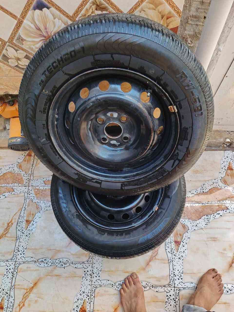 ويل حديد حجم 14 مع تاير عدد 3 ويل 
السعر 75 
موجودات بلكوفه
***********

