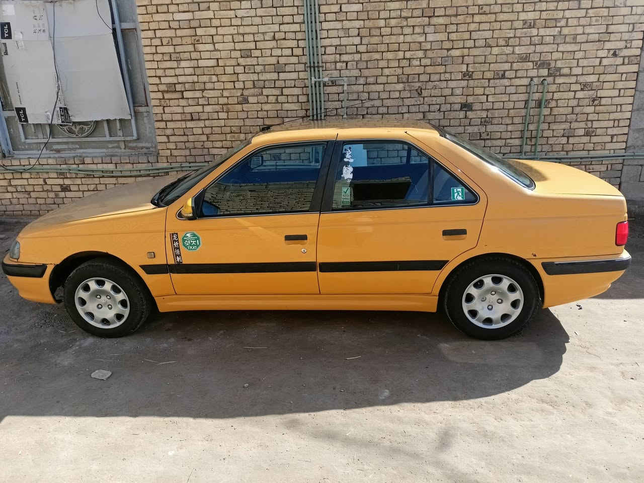 بيجو بارص موديل 15 كفالة عامة ماعدة البنيد طاير ومبدل السيارة جاهزة كبل لشارع ربع ماذب عليه مكينة وكير تبريد تدفئة حدادية ورة وكدام توني مسويه طخم تاير جديد رقم بغداد دولي راعيه جاري تحويل ثاني السعر 43 وبيه مجال مكان السيارة ناصرية الاتصال ***********
