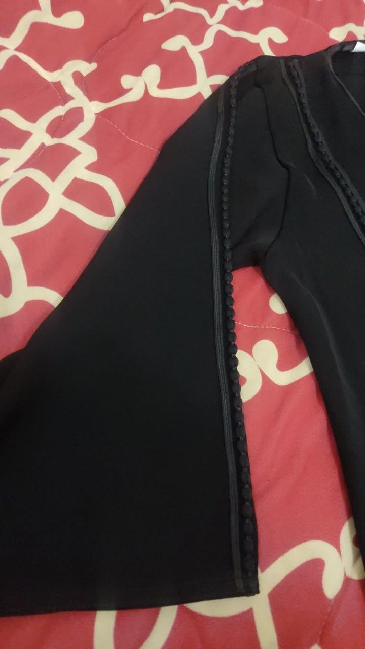 جبه بناتي تلبس طول ١٤٠ تقريبا جديدة مامستخدمة للبيع ب١٥ نهايتها قماشها جرجيت سواد فاحم مكاني مكرمه


**إذا كنت صاحب هذا الإعلان وتريد حذفه لأي سبب، رجاءا أرسل رسالة إلى الدعم الفني**