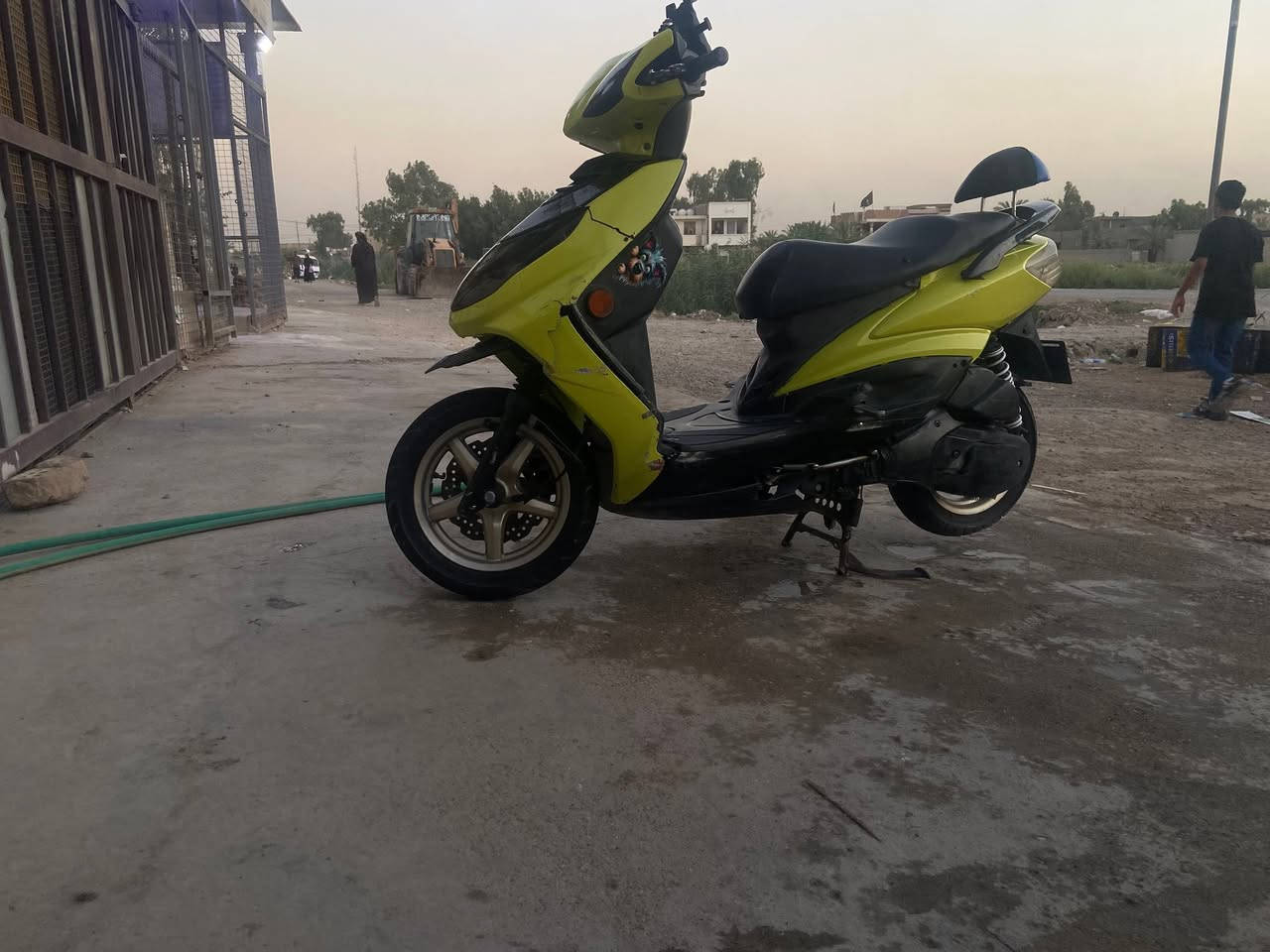قيم وأخذ
بيها دخانه بسيطه 

و دشبول طافي 

أو مراوس بسكنس فقط ونطي فرق

مكان بغداد تشتغل نكره 

***********
