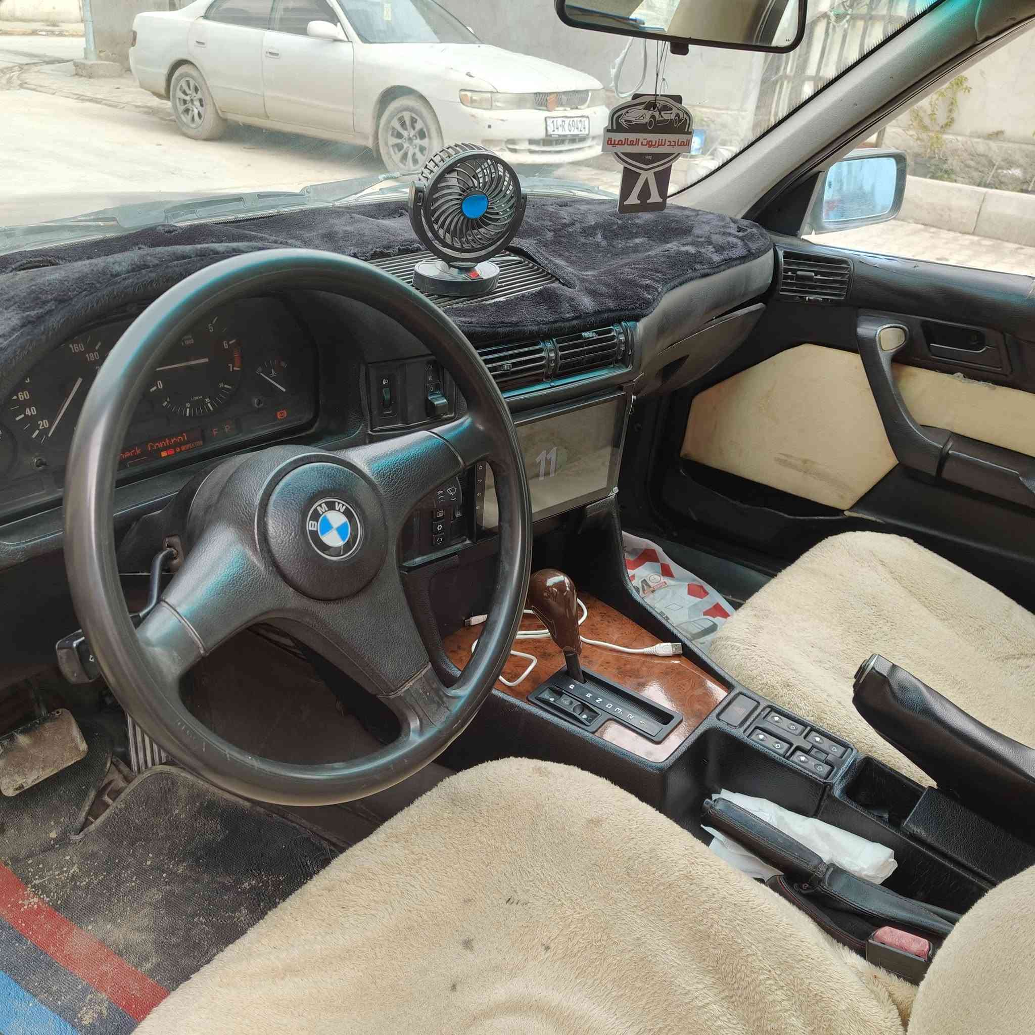 السلام عليكم
525 جديده وحلوه وجاهزه 
رقم بغداد مشروع وطني 
مكينه 25فينوس مسكر 
كير ومكينه وحدايده جدد كارتون توني مبدلهن 
تبريد كله جديد كمبريسر جديد 
تخم تاير 
السعر 45وبيها قليل 
للاستفسار ***********
ملاحضه السياره تعبان عليها مال جناي الله شاهد
