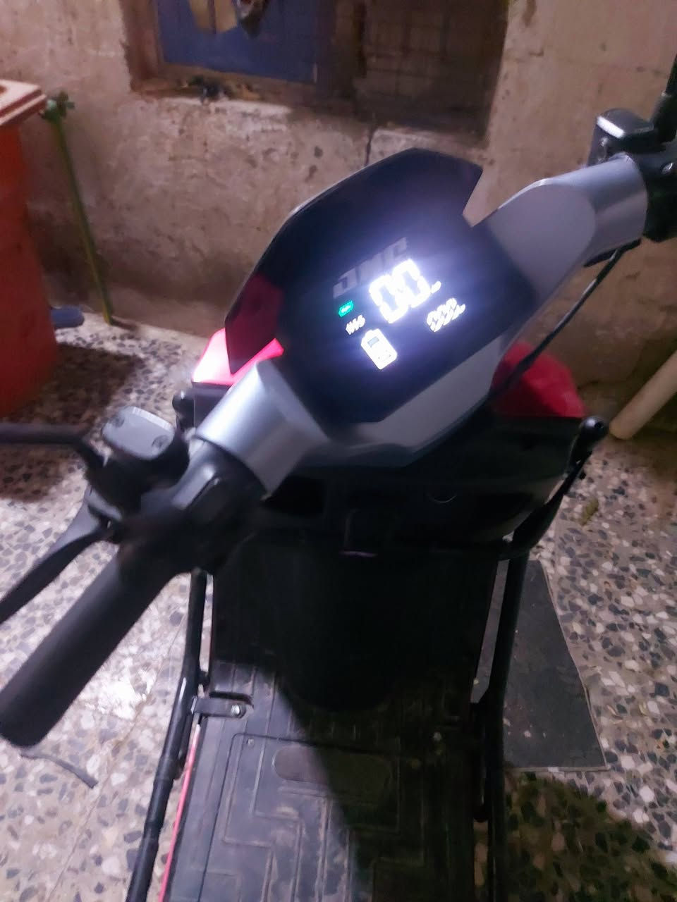 السلام عليكم دراجة شحن للبيع ماخذه قبل 10 ايام من الصدرية اخته الجديدة دراجة نظافته 90%100 اخذته 800 رايده 650 وبيه مجال بسيط مكاني بغداد الرشاد ***********
