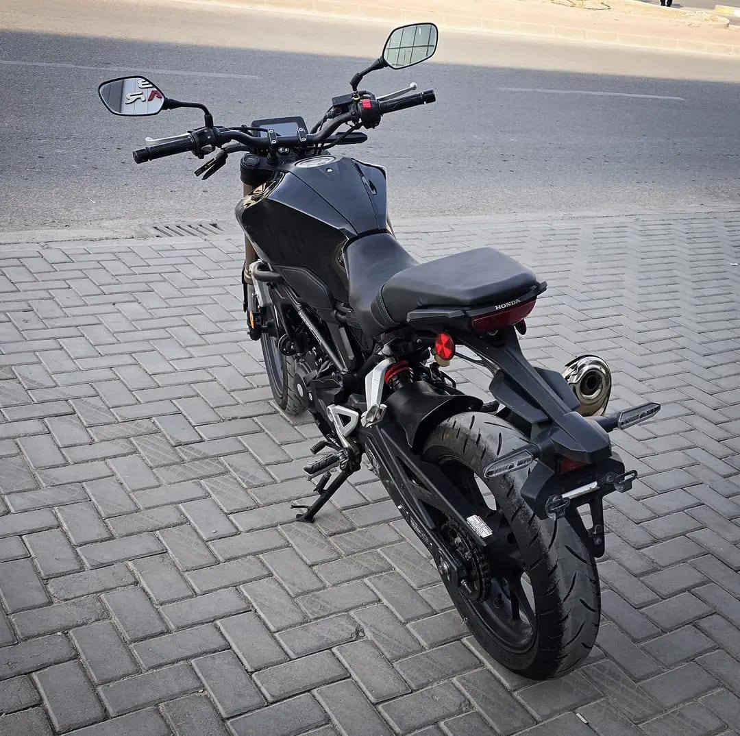 ماتۆر هۆنداCB300 2022 ڕەش 
تەنها 15 هەزار ڕۆیشتووە
٦ گێڕە ١ پستۆنە
زۆر پاک و بێ کێشەیە
ماتۆڕێکی زۆر بێ مەسرەفە
بۆ ١٠٠ کیلۆمەتر ٣.٣ لیتر بەنزین ئەخوات

سعر : لە کۆمێنت داوای بکە ڕاستەوخۆ بۆت دێت 🤖 

بەجوانی و پاکی ماوەتەوە 
دینار مەسرەفی تێدا نییە 

ژمارەی خاوەنەکەی 
***********
وەتسئاپ
