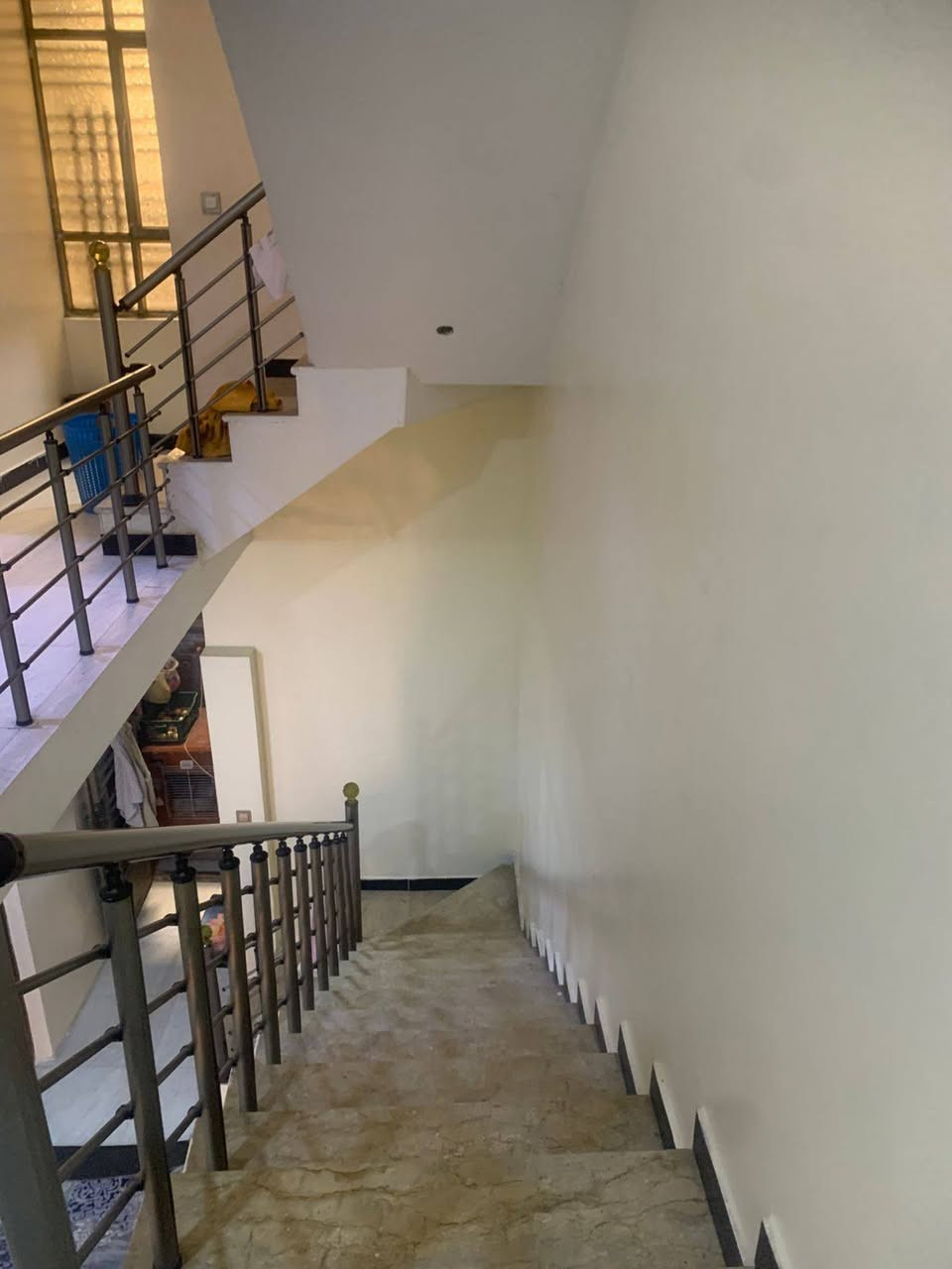 بيت زراعي مكاتبه واقع حال البلديات خلف المجمع الفلسطيني يبعد الشارع عن البيت ٤٠متر (مساحه البيت ٩٢) واقع حال ١٠٠ السعر (١٥٠مليون)الاتصال على هذا الرقم *********** واتساب فقط
