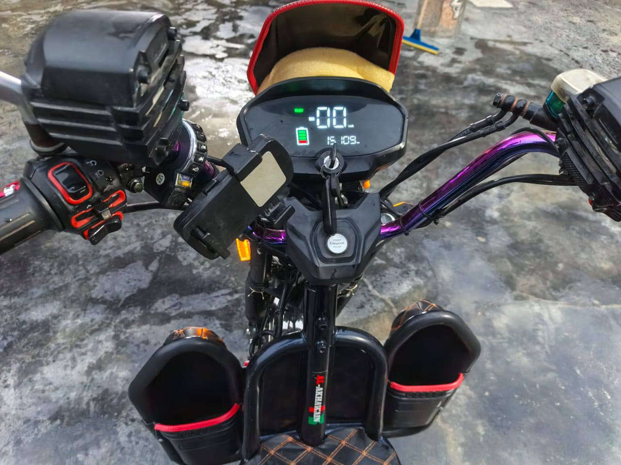 السلام عليكم دراجة شحن موديل 25 بطاريات عدد 6 عل فحص سكان ملون رياضي قفل سكان مثبت سرعه 4 كير نضام ال R دبل اشاير كلها شغالة نشرات ضوئية لايت عالي ناصي نضام قاطع دورة بصمة اصبع تشغيل عن بعد جهاز انذار مانع سرقة سماعات MB3 دراجة جديدة بمعنا الكلمة كلها على الفحص  لاستفسار على رقم ***********
