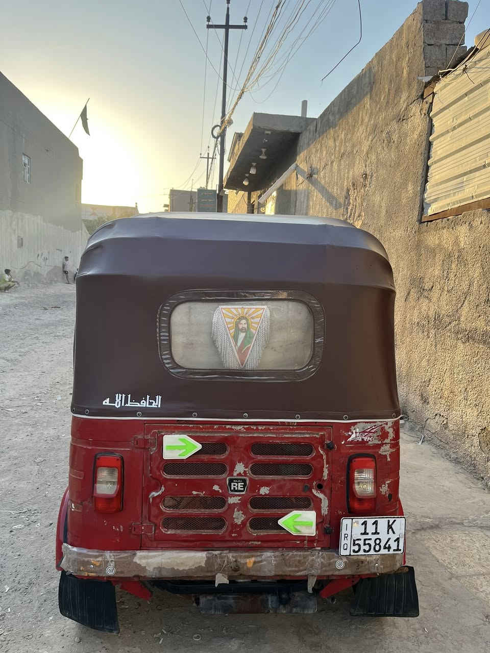 السلام عليكم تكتك للبيع مديل ٢٠١٧ مرقمه بغداد باسمي رقم انكليزي ثاني يوم تحويل مكاني بغداد المشتل بيهه تعمير بلدوس وصبغ شويه بلصفحه لان هيه ١٧ التكتك كامله مكمله كبل للشارع تخم تاير جبلي سعرهه ٥١٠٠ خمس ملايين وميه   وبيهه مجال قليل مال بيع ***********
