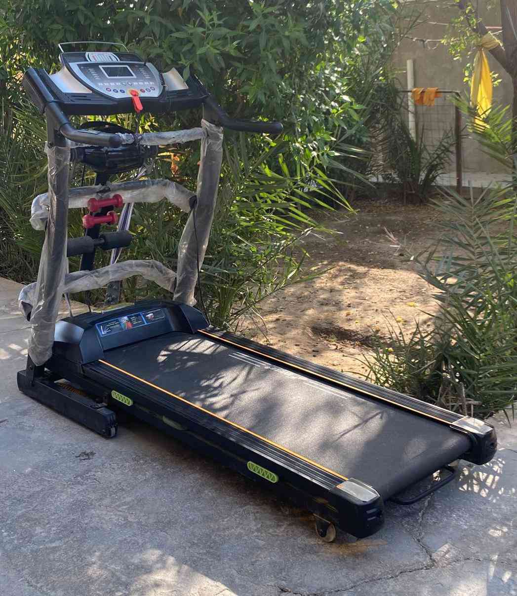 جهاز جري نضيف اخو جديد بعده بلجيس
يتحمل وزان 150كيلو نضام جبلي دبل مطور
جهاز تكسير شحوم مع حزام بطن مع دمبلصات 
جهاز شاشه لمس اوكس سماعات فلاش كله شغال 
نضافته شوفت عينك. جهاز بعد بلجيس فارنسي 
سعره325وبي مجال للشراي عنوان بغداد جسر ديالى 
توصيل موجود *********** واتساب فقط خاص
