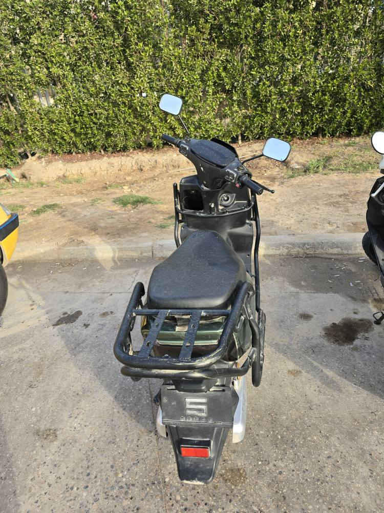 دراجة شحن للبيع موديل 2025
بطاريات نظيفة 6 بطاريات 
3 سرعات 
كهربائيات نظيفة ما ملعوب بيها 
استعمال 4 شهور مسافة دوام 10 دقايق
بيها صندوق 📦 بس اني فاتحه 
بصمة وانذار سرقة.
شاحن رقمي 
العنوان راس شارع منطقة الشعب 
سعر 600 وبيها مجال للشراي الجدي
للتواصل: *********** بغداد, العراق
