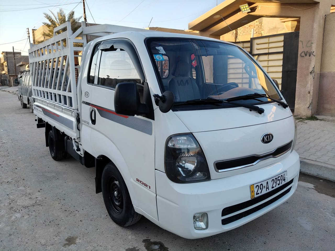 السلام عليكم كيه بنكو 2014
السياره مقفوله من الضربه مصبوغه حزام لجماليه التكم والقماره والبجم مقفولات بس  صفاح محرك كير اكسن شاصي منضومه تبريد جديده تخم تاير السعر 105 وبيها مجال مكان السياره الحصوه مال ابو غريب رقم المبايل *********** غير متواجد على الفيس
