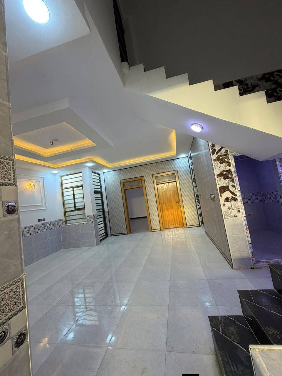 🏡دار للبيع🏡البيت بل خط لأول وقريب للشارع
المساحة: 150 متر مربع

✅ #طابو_زراعي_سند_25_أقرار_محكمه

السعر: 58 مليون  (مع المجال)

الموقع: النجف شارع الصب عمود 317 

مواصفات البناء:

غرفتين نوم وصاله ومطبخ واستقبال حمامات داخليه وخارجيه وكراج 

بناء مرتب (أساس + سقف كونكريت + طابوك)

أرضية بورسلين أبو الـ 60

الخدمات:#بعد_عن_سوق_100م

ماء كهرباء مدارس سوق تبليط مولد

للاستفسار والاتصال:

***********
