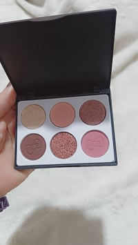 بنات • مكياج • توصيل