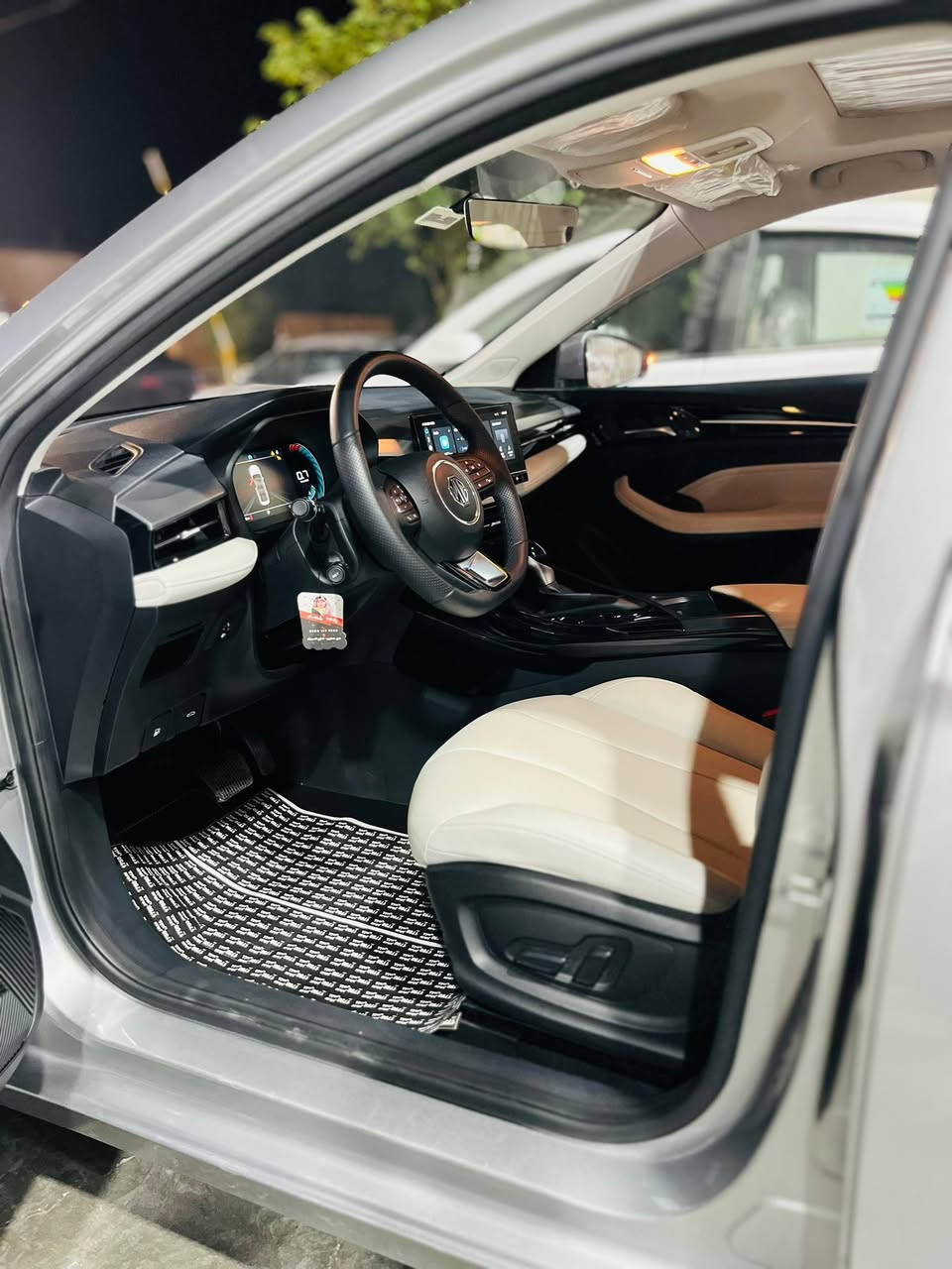 🚗 السلام علكيم للبيع او المراوس حسب القناعه
mg 5 motor ضمان صيانه تبديلات الدهن مجاني بانزين 
رقم السيارة بغداد 
  🛣️  المسافة المقطوعة      - 4000   الف كلم فقط 
------------------------------------------------------------ 
✅ المواصفات:   
✅ الموديل: 2025
✅ الحالة: كفاله عامه من كلشي سياره بحالة الزيرو 
🔹 قطعتين تبريد
🔷وضعيات القياده Dirve mod 
🔷 هند بريك بصمه
🔷 فتحه سقف 
🔷 داخل جلد لون ابيض 
🔷 داخل خمس كامرات 
🔷 شاشه وسطيه تدعم car play
🔷 مثبت سرعه
🔷 كراسي كهرباء 2
🔷جامه سايق AUTO 
🔷كراسي تدفئه
🔷 باقي المواصفات معروفة 
السيارة اعلى مواصفات MG فول الفوول 5 كامرات 
📍 السيارة متوفرة في بغداد - الكريعات 
📞 للأستفسار الاتصال على الرقم 
***********
