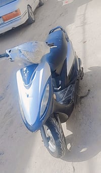 جي فور للبيع نضيفه كلشش سعر 250 وبيه مجال لشراي تواصل خاص او رقم 07815...