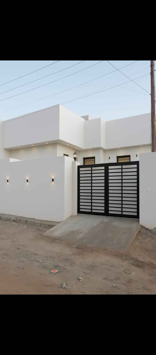 السلام عليكم بيت للبيع المساحه 150م طابو زراعي عراقي يحتوي على قرفتين وصاله ومطبخ وديوانيه وصحيات وكراج العنوان بصره أبي الخصيب السبيليات قرب تصوير نور المرتضى الاتصال على الرقم التالي *********** البصرة, العراق
