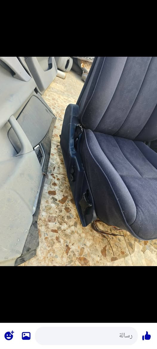 غرفة مارسدس ام عيون مخمل كهرباء لون نيلي نضيفة جدا حاوية السعر ٦٠٠ دولار تنباع كامله العنوان نجف للإستفسار ***********

