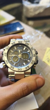 اطار تيتانيوم • ساعات