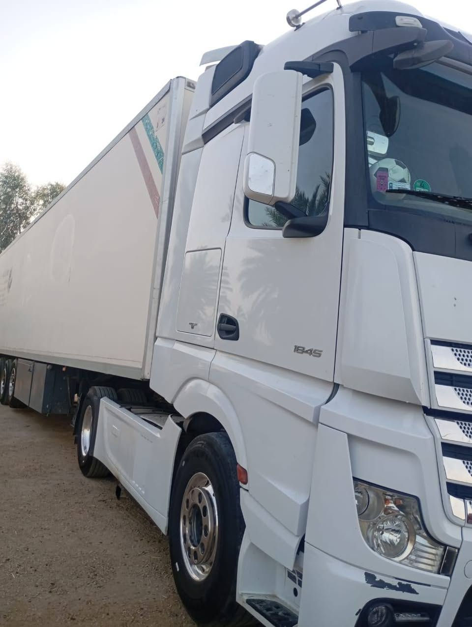 وحش موديل 2016 حجم 45
سياره حلوه وجديده مكفوله كفاله عامه ( جامبو)

فول مواصفات كامره وحساس وثلاجه هاف طكَتين

البراد سمك 7 ارتفاع 60 استندر شرط التجميد

طخم تاير جديد رقم سليمانيه تحويل مباشر

للأستفسار الأتصال ***********

مكانه بغداد ابو غريب السعر 450 $ وبيها مجال
