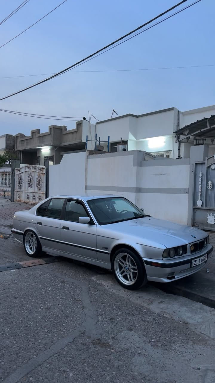 سلام عليكم BMWموديل 1992 محدث 1995 كراو  كامل  Mفول مواصفات  بيطاقةي  بنزيني هةية   *********** ?***********سعريش ٨٢ عنوان كركوك ازادي
