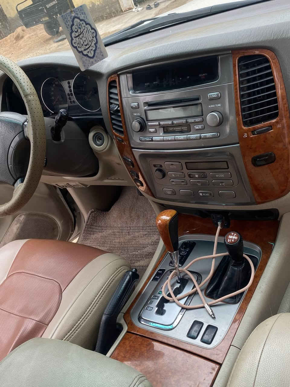 سلام عليكم لاندكروزر مديل 2005اصل مكينه 8سلند كير أوتوماتيك دبل تانكي دبل كير فتحه سقف ثلجه 7راكب تبريد3قطع دبل سبير رقم نجف نگليزي تحويل مباشر تخم تاير حجم 17 ياباني سيارة ع بلاد اصل سعوديه مواصفات خاصة سيارة كفاله عامه من كلشي سعر 225وبيه مجال مكان مشخاب رقم الهاتف ***********
