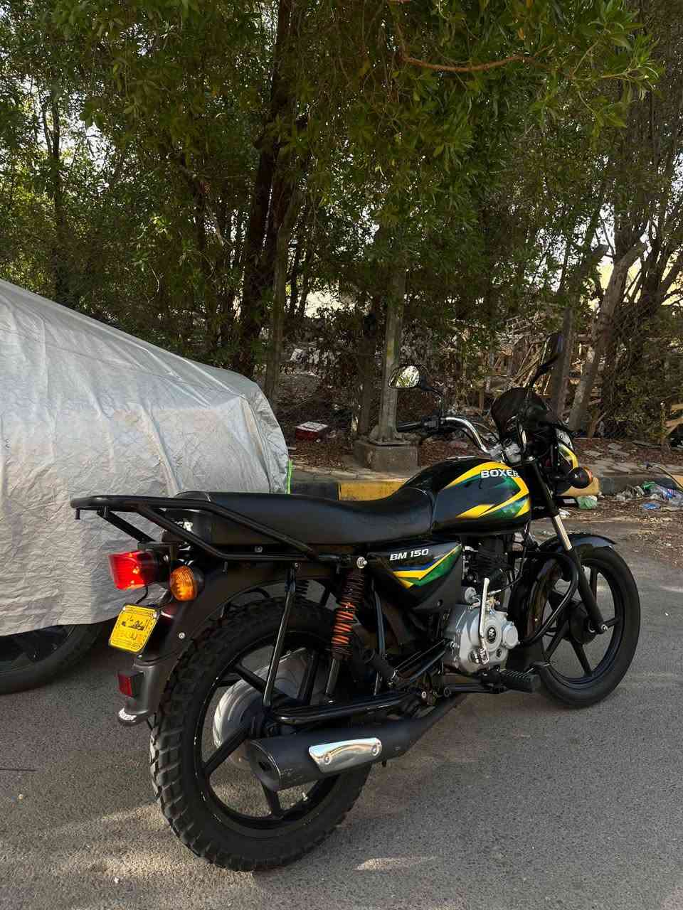 السلام عليكم
دراجة بوكسر للبيع موديل ٢٠٢٣ مكفولة كفالة عامه
دراجه نظيفة وممشتغله 
السعر (١٨٠٠) وبيها مجال بسيط للشراي 
بيها ملاحظات بسيطه جداً 
***********
