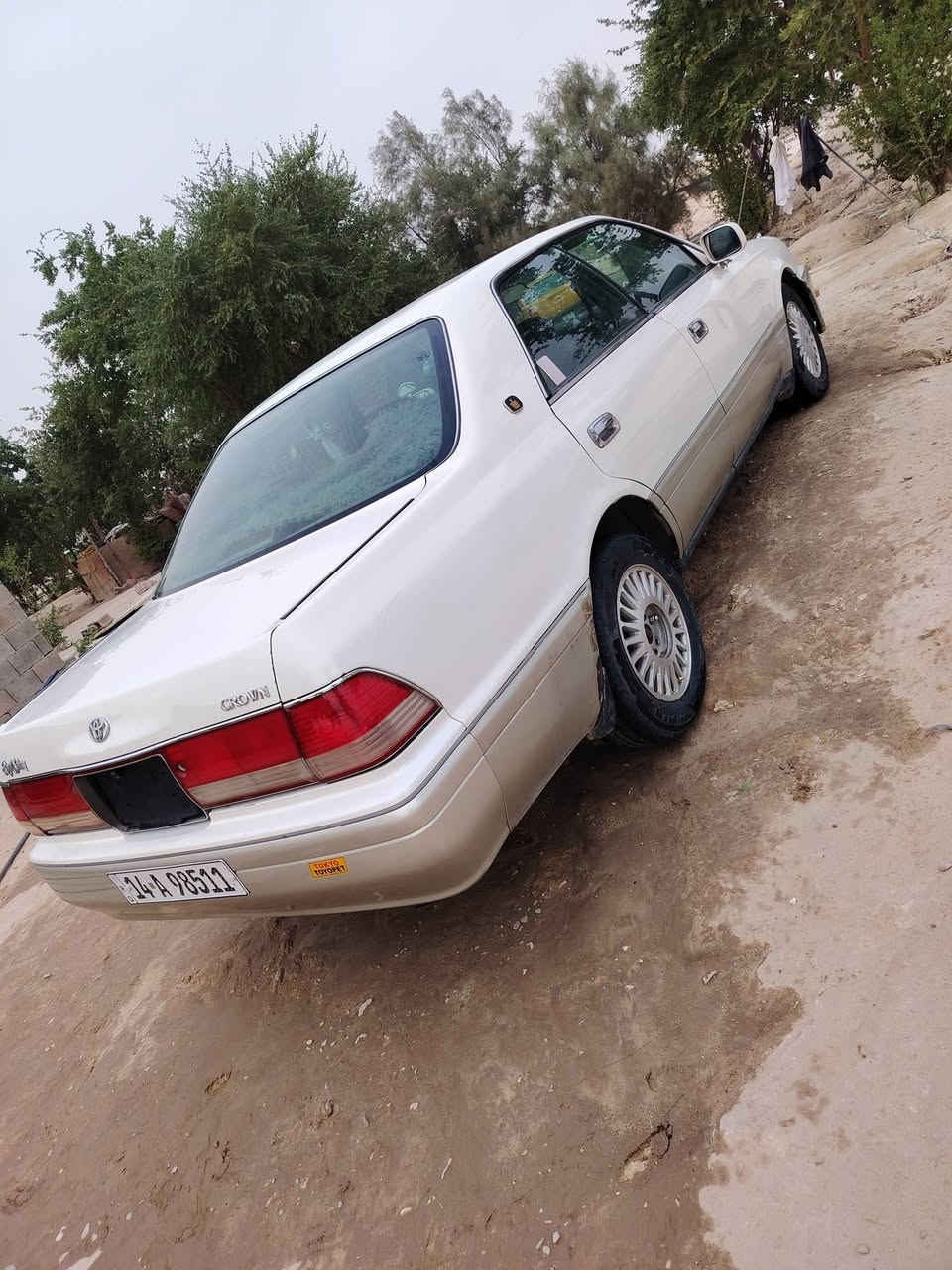 ((الفلات للبيع))
سلام عليكم راس الثور 
موديل 2000كفاله عامه كص 
نقل جثه اصوليات تخم تاير حداديه جديده تبريد ثلج الاستفسار*********** مكان كربلاء حي نصر
