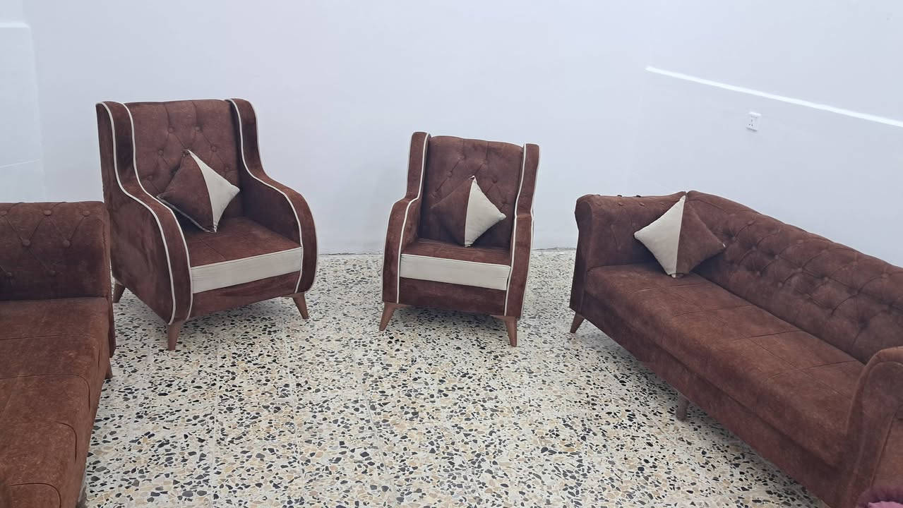 قنفات عدد 4 بحاله جيده سعر 200
***********
