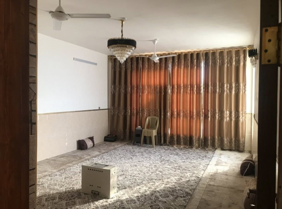 السلام عليكم...للبيع ...نصف دونم مع بيتين  كل بيت ٢٠٠متر زراعي عقد ٢٥ يتكون كل بيت غرفتين ٥×٤  مع صاله ٧×٥ مع مطبخ ٥×٥  مع صحيات داخليه مع استقبال ٧×٥  العنوان بغداد طريق حي النصر السياحي قرب بانزين خانة الجواهري نهاية الشارع بقرب السده للاستفسار الاتصال على الرقم ***********
