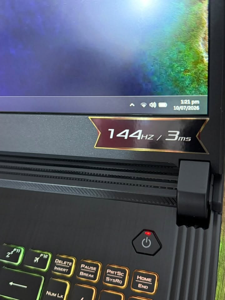 ASUS ROG STRIX 17
CPU : Cor i7 10750H
GPU : RTX 2070 SUPER 8GB
Ram : 32 GB 
Hard : 1 TB
Display : 17.3 inch FHD 144Hz

نظافه ١٠٠٪؜ ملحقات كامله
استخدام جداً قليل
 واتس اب ***********
