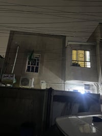 دار للبيع الشعب شارع الصحه خلف مطعم محمد الكردي  الطابق الرضي استقبال ...