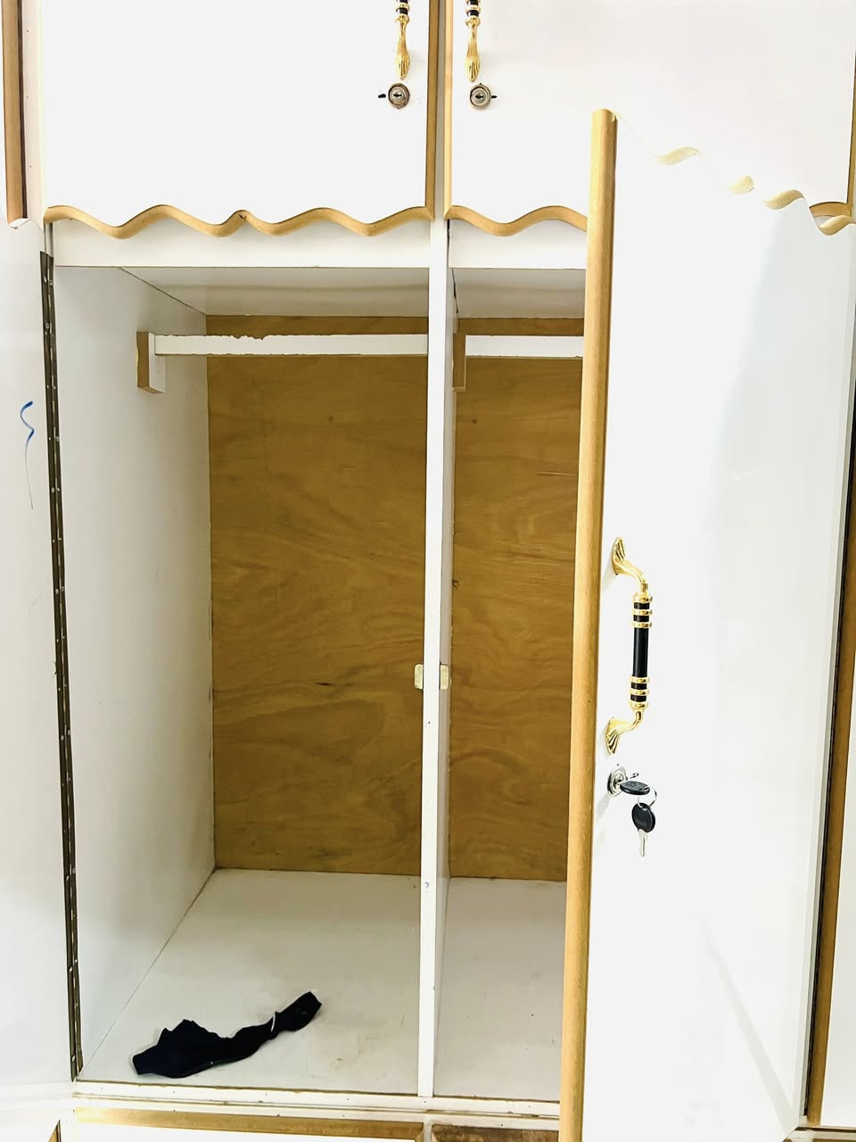 عربي كوردى #للبيع #بوفروشتن
كنتور ابيض 3 متر ضخم كلش نضيف احلى من صوره شخط مابي سعر (250) ومجال 
كانتورى 3 مه ترى سپى زه خم زور پاكه له ره سمه كه جوانتره شوختى نيه نرخ (250) ومه جال
عنوان كركوك حي النصر توصيل موجود
گه ياندن هه يه
***********
***********
ملاحضه نشتري جميع انواع الاثاث المنزليه واتساب موجود
چيت هه يه بو فروشتن وه ره واتساب
