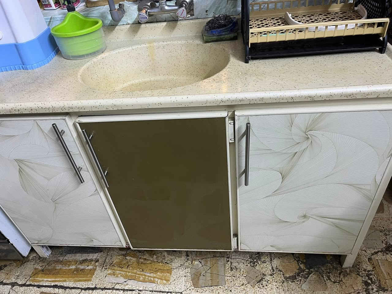 سلام عليكم غراض للبيع
مرجوحة ٢٠٠ 
سنك ١٥٠
طباخ ١٥٠
مكاني بغداد الإعلام ***********
