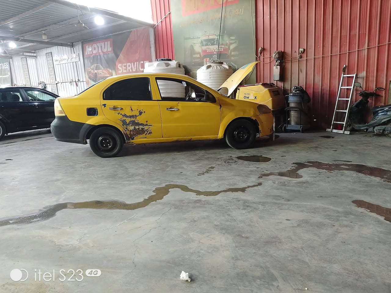 السلام عليكم افيو موديل 8كير جديد مكينه جديده حداديه جديده بيه بس مشط تعبان مالكه يريد مداور مكان السياره سماوه للستفسار اكثر التصال***********
