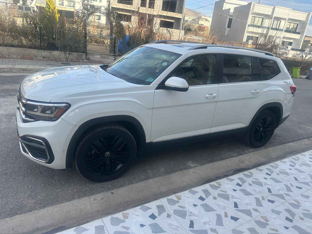 فولكس واكن اطلس 
الموديل2021
محرك 6سلندر تنفس طبيعي بدون توربو 
ماشية 52000ml 

مواصفات sel R line 
اعلئ فئة بالمواصفات 

بانوراما 
٧ راكب 
كشنات الامامي كهربائي وتدفئه 
كاميرات ٣٦٠  ودوار
رادار امامي وخلفي وجانبي  مانع اصطدام توقف ذاتي
 وتحديد مسار ونقط عمياء 
حساس امامي خلفي 
لايت ليد وزنون وداينمك وية الستيرن 
كيج إلكتروني 
بصمه وتشغيل عن بعد 
وبعد بيها هواي مواصفات 

السيارة حادث راس جملخ عكس السايق وشوية بونيد تعديل بار بدون صبغ ارباك طاك بس البرده وستيرن راجعها على شركة 
 
مكانها دهوك

والسعر 26500$ وبيها مجال
***********
***********
واتساب دهوك, العراق
