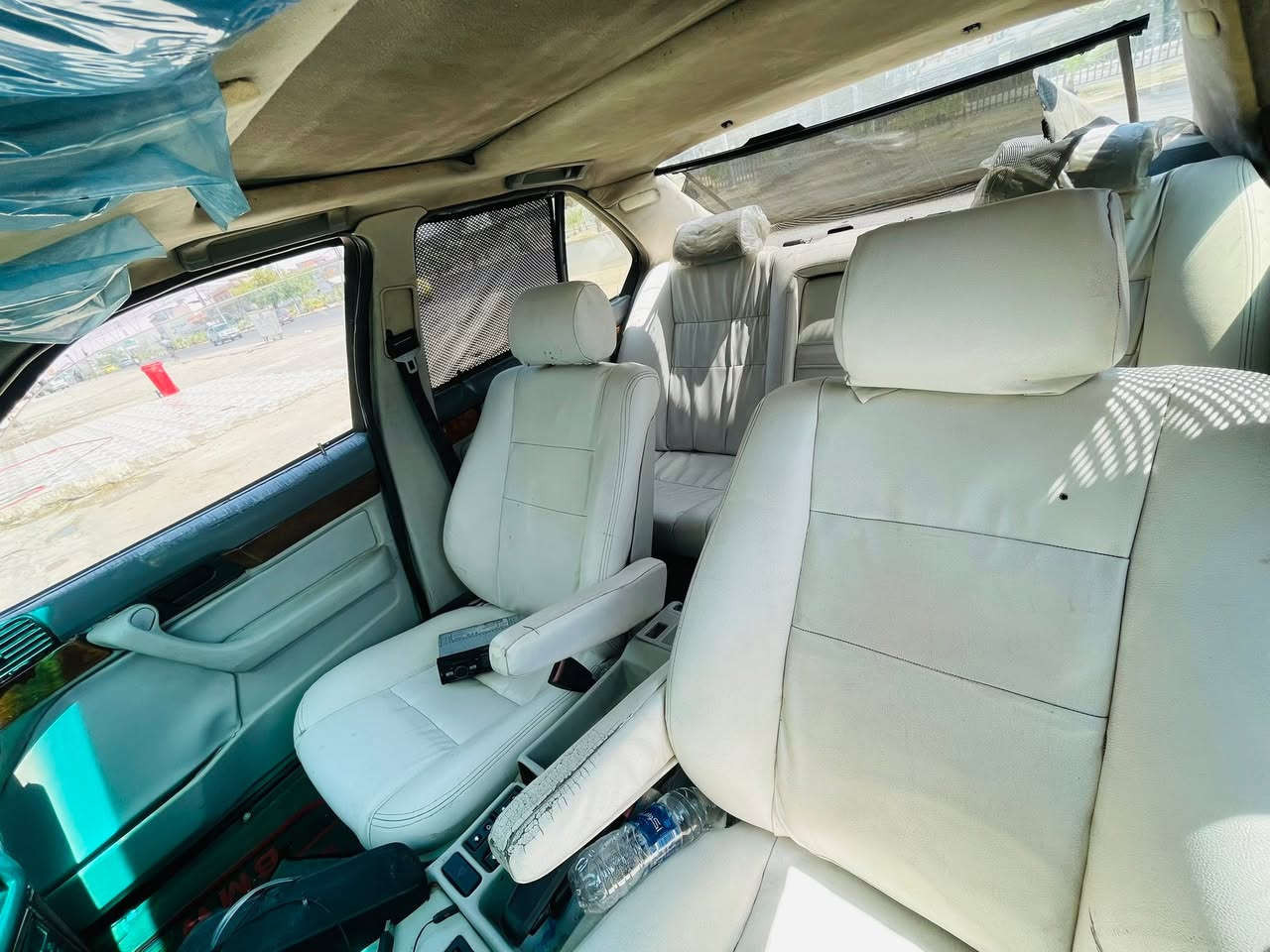 bmw e34 525i ✈️
كير اوتو موديل 92 محدث 95 كامل غرفتها جلد اوف وايت كلش حلوة 
بجم عريض مري صقر  فتحة سقف 3 طكات 3 وضعيات قيادة جام اوتو يصعد وينزل بردة خلفية كهربائية محرك وكير شرط السيارة بدون ضرر صبغ حزام جماليه رقم بغداد مسطرة انكليزي وشرط التحويل 
مكينة كير شرط وايرمنية كلها شغاله ماكو شي مايشتغل تبريد ويا السويج طخم امامي خلفي نظيف طخم خلية وياها وطخم تاير ترايك بصرة بغداد 
رون ناصي 200 رون 4 فضل من الله السيارة جاهزة بيها نواقص خفيفه تكاد لاتذكر شغلات بسيطه 
سعرها 60 وبيها مجال بسيط 
 *********** عنواني موصل

