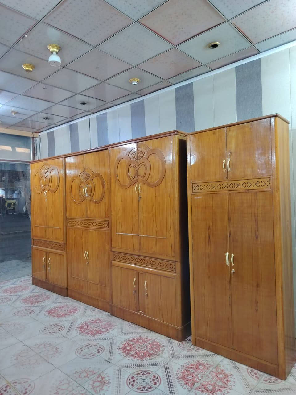 سلام عليكم غرفه ام سته باب طابقين تزكام توب داخل وخارج صاج خمسه ملم ظهر جرجوبه شد برغي شغل جاوي نظافه فول توج مسرح حديث زاويه طابقين بارتفاع الكنتور العنوان ميسان حي العامل قرب صيدليه ومجمع الشاكرين رقم الهاتف ***********بي وتساب عمارة, ميسان
