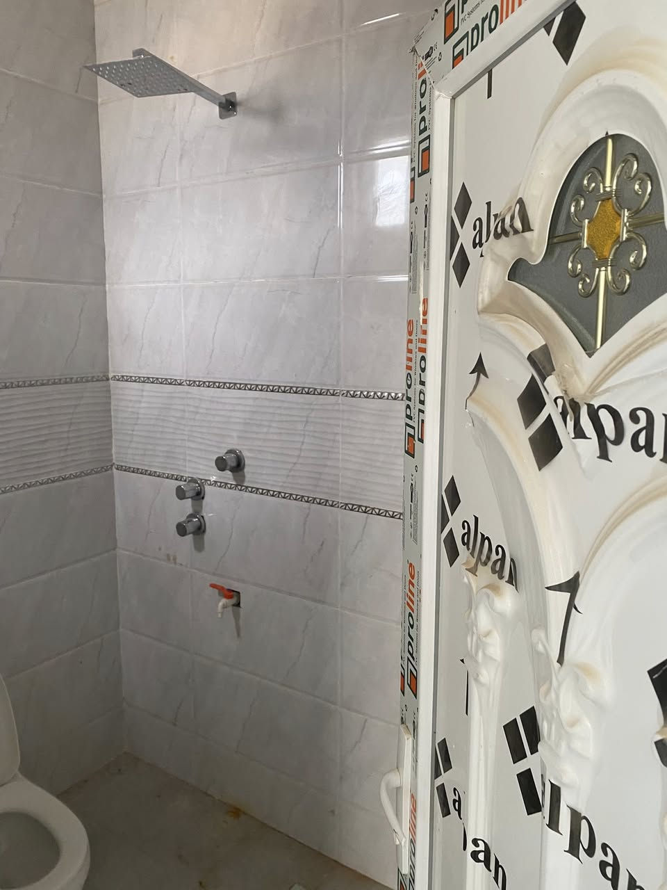 بيت للايجار بل تصنيع مطلوب عائله صغيره وتخافظ عل بيت   السعر ٢٠٠ الف
***********
