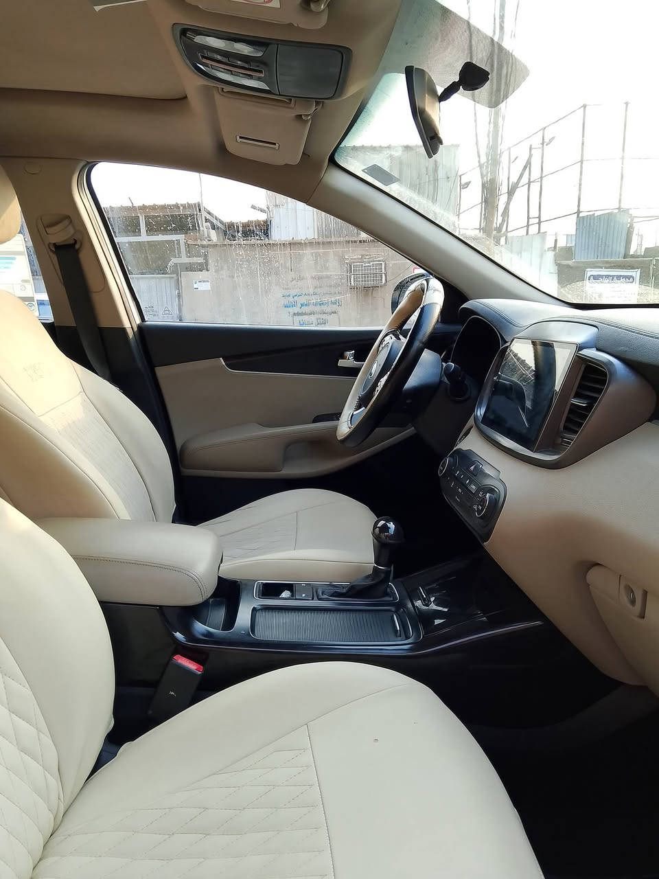 سورنتو موديل ١٨ السياره جديده ماشيه ١٢٠ بيها صبغ بال بنيد وشبر جاملغ بدون فتح وبدون ضربه بانوراما ويل كروم السعر  اليريد يتصل ***********
