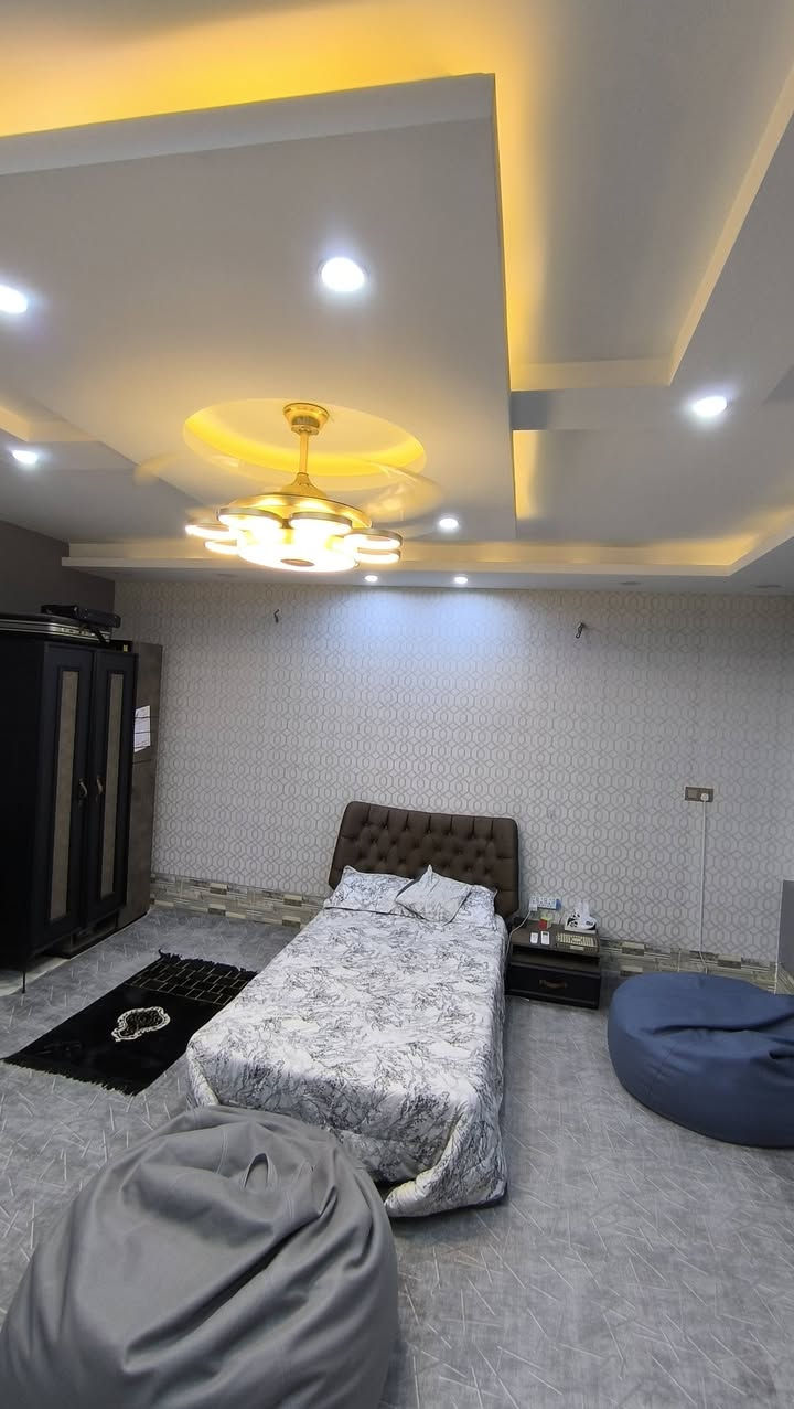 السلام عليكم
غرفة نوم شبابية للبيع مستعملة شي قليل وبعدها جديدة
الغرفة تركية ماركة ritmik 
الغرفة 5 قطع
كنتور + ميز تواليت + ميز مكتبي + سرير + ميز جانبي (كوميدينو)
تصميم عصري وشبابي جداً انيق
السعر المطلوب (10) ورقات 
رقم التواصل ***********
